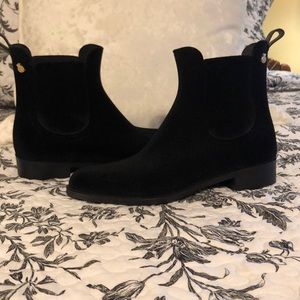 Lemon Jelly Velvety Black Chelsea boots